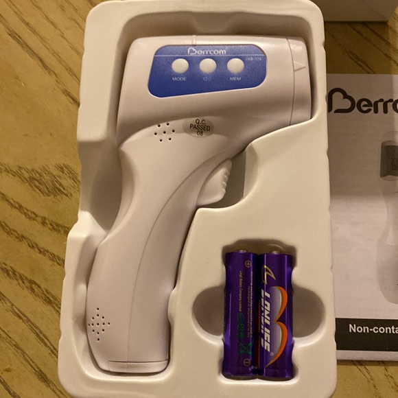 NWT non-contact infrared thermometer, in box, model JXB-178, LCD screen - Picture 6 of 15